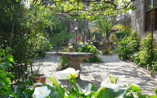 Assos Kadırga Otel