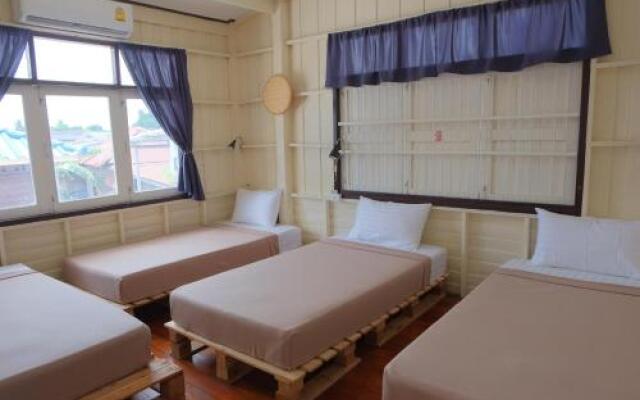 63 Hostel Lopburi