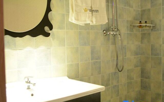 Jinhanting Theme Hotel (Xinyang Railway Station Tianrun Plaza)