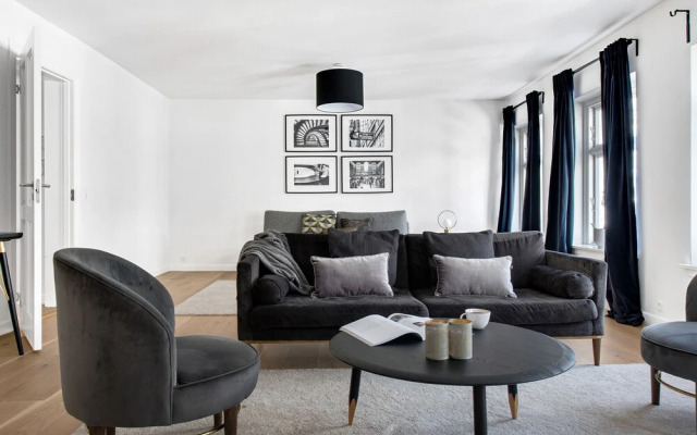 Sanders King - Cute 3-bdr Apt in City Center