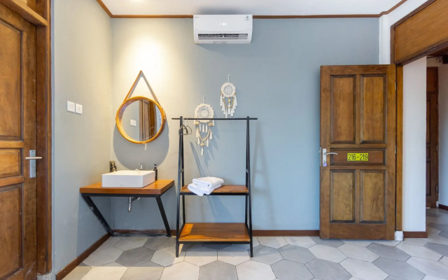 Interconnection Hostel