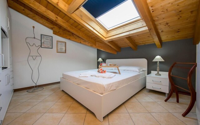 Amazing Gaia Le Palme Pool Lake View