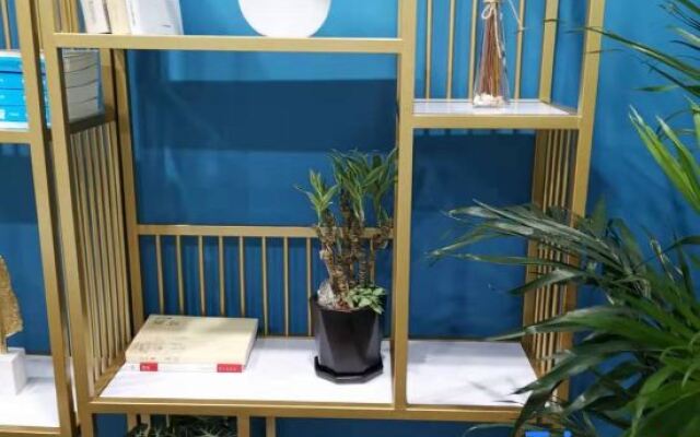 Zhenning Qianyi Hotel