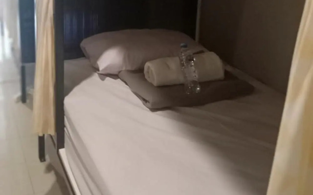 Bed Box Bali - Hostel