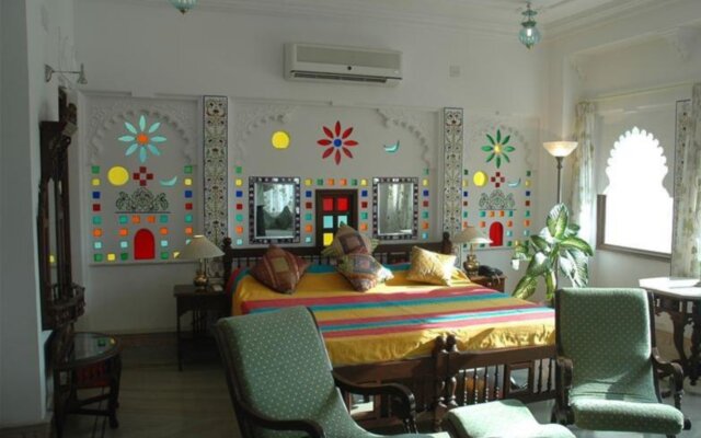 Hotel Raj Niwas