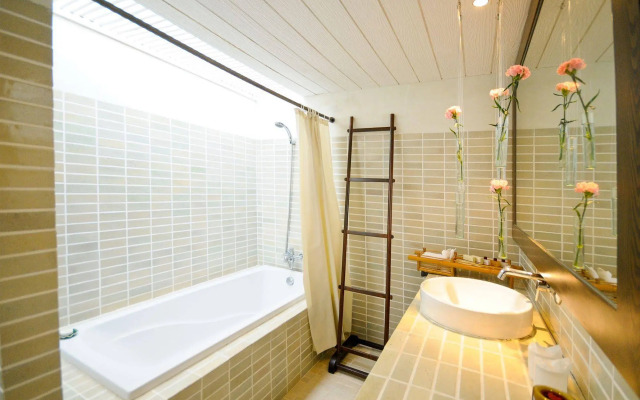 Iyara Beach Hotel & Plaza