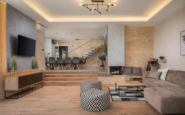 Nice Home in Pag with Hot Tub, WiFi & Sauna