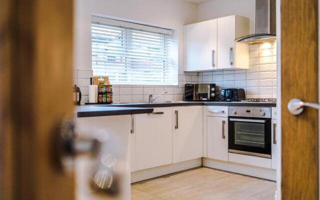 Lovely 3 Bed house - Park Lane