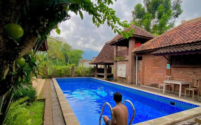 Manohara Borobudur Cultural Center