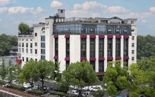 MaXim Hotel