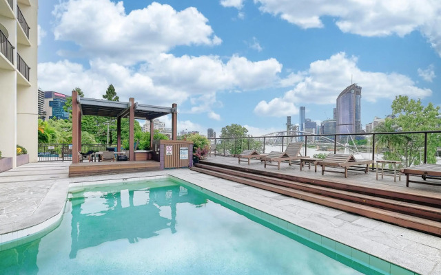 River Plaza Apartments