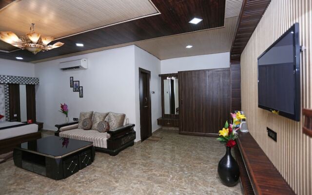 Capital O 22876 Ranger Wood Nature Castle