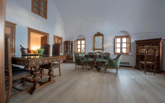 Casasantantonio 18th Century Luxury Mansion