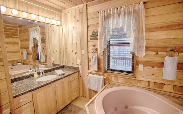 Pinetop Forty Niner 2 Bedroom Cabin