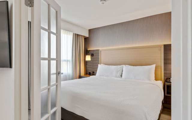 Holiday Inn Hotel & Suites Ottawa Kanata by IHG