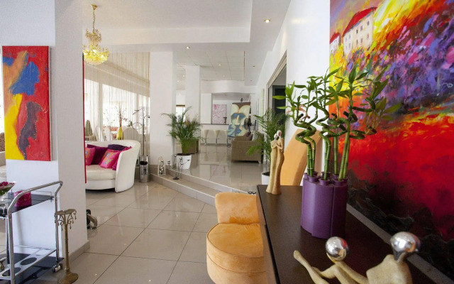 The Palms Hotel Apartments