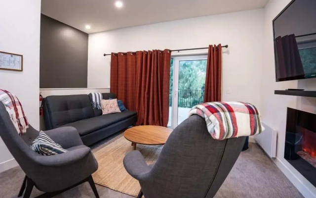 Alpine Escape by Revelstoke Vacations - Apartment in Revelstoke - Photo 2