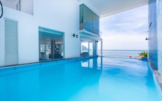 Palm Villa 23 (Beachfront Pool Villa Vung Tau with an Ocean view and Karaoke, Billards)