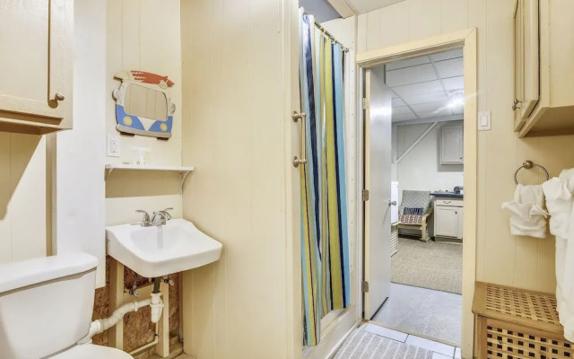 Lil Clam by RedAwning