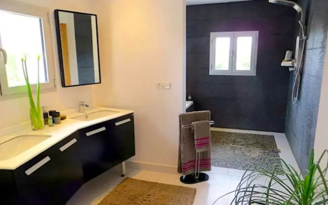 Splendid Villa With sea View