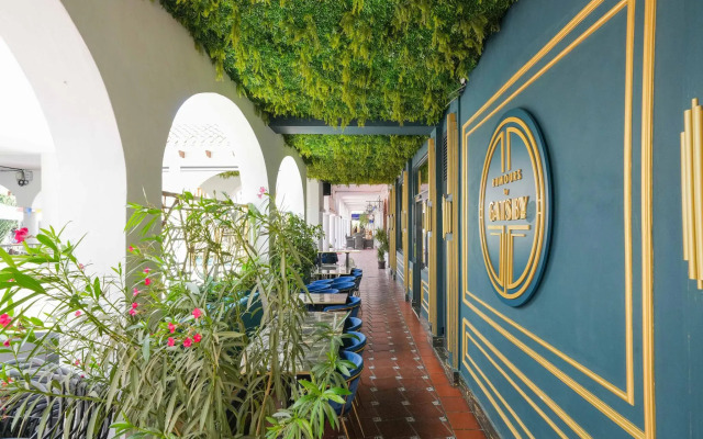 Snug holiday home in Villamartin with garden