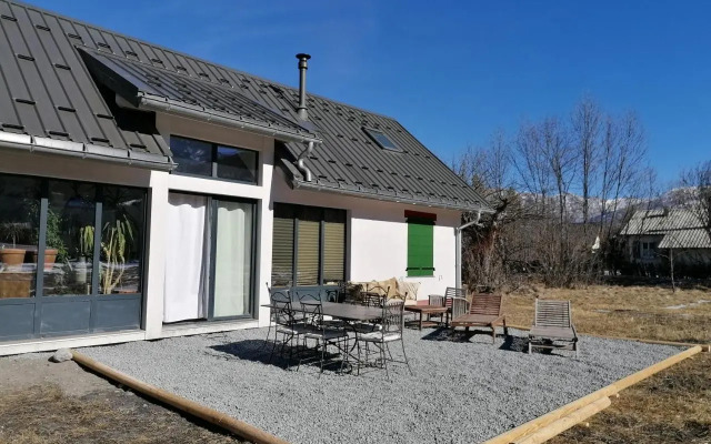 Maison dans parc clôturé