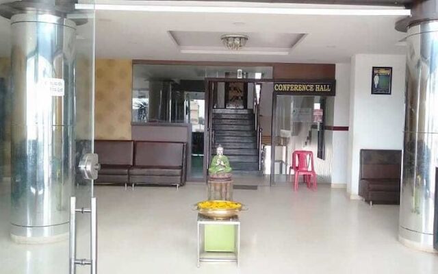 Iroomz Shivaratna Palace