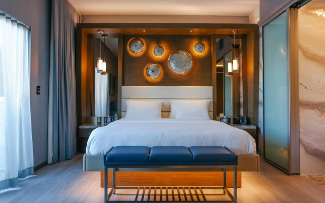 Shade Hotel