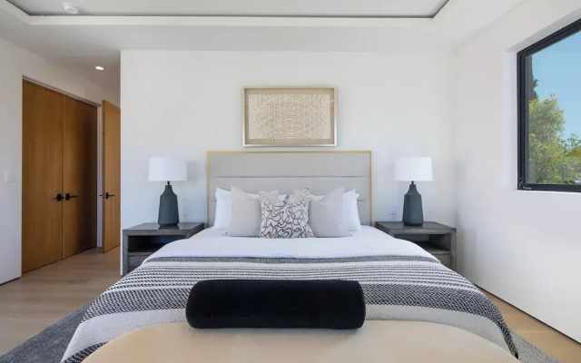 Elegant Melrose Home w Pool and Private Rooftop