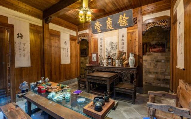 Yupingge·Long history Viewing Huizhou Design Homestay (Hongcun Pingshan Scenic Area)