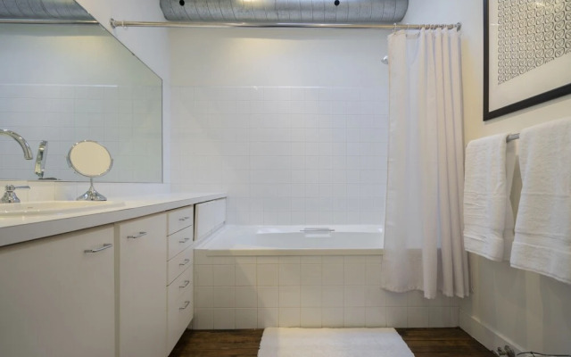 Applewood Suites - The Ossington Loft