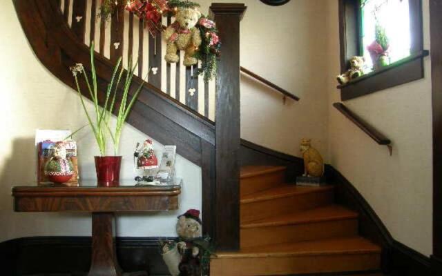 Fisher House Victoria Bed and Breakfast
