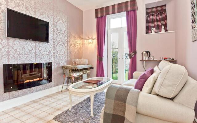 Bowness Bay Suites - Adults only