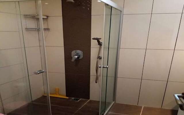 CE018 by Villaofsummer