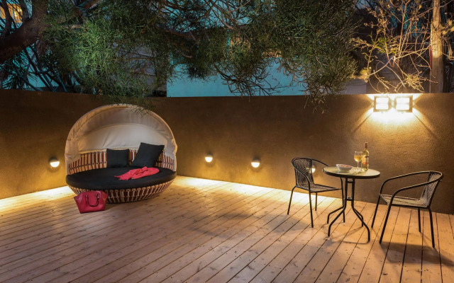 Sea Side by Zvieli Hotels