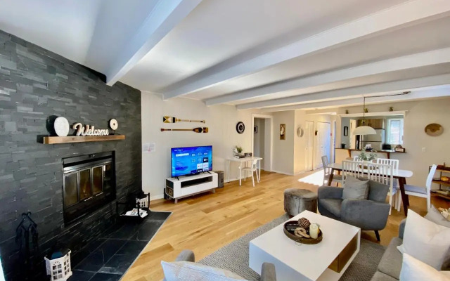 Mountain view fully renovated 6-8 people condo