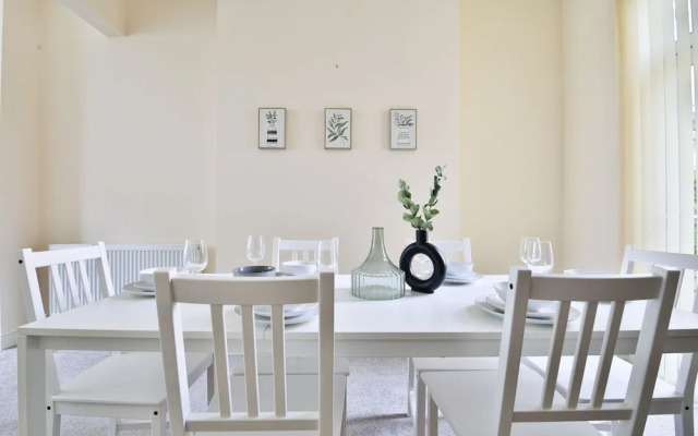 Tranquil 3-bed Home in Cardiff
