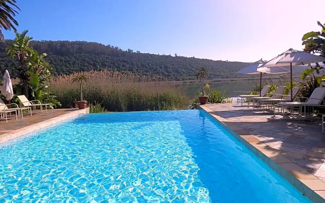 Traders Hotel & Restaurant