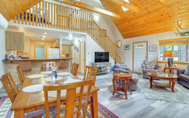 4 Mi to Lake: Pet-friendly Cabin in Pinetop