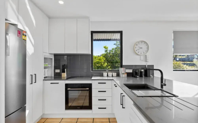 Pristine 2-bed Apartment With Pool and Balcony