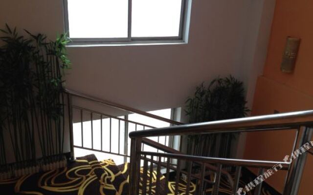 Xining Meiju Business Hotel (Civic Center)