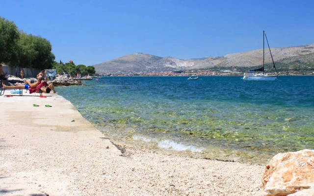Apartments by the sea Arbanija, Ciovo - 4320