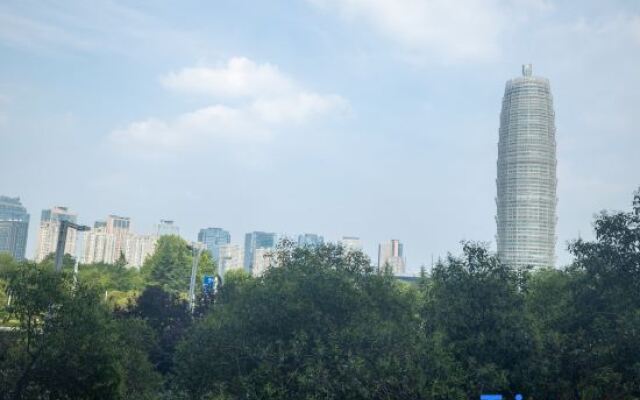 Yue Hotel (Zhengzhou CBD Convention and Exhibition Center)