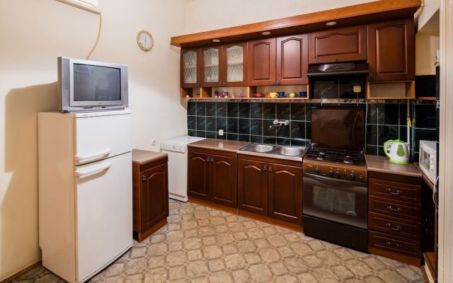 Apartments on Square Rynok on Theatralna Street