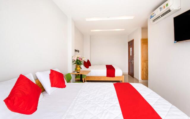 OYO 471 White 1 Hotel