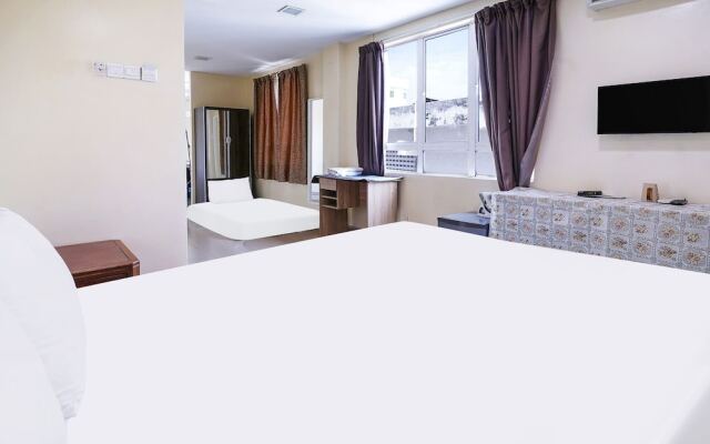 OYO 90486 Station Hotel