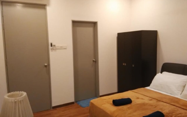 Cozy Crib at 7 Tree Seven Residence