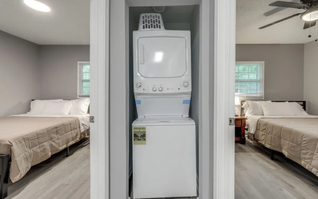 Modern Home w/ Yard Near ATL Attractions!