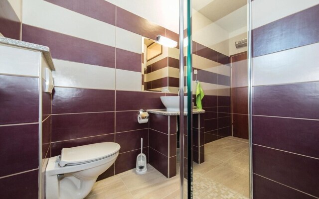 Beautiful Home in Kastel Stafilic With Wifi and 4 Bedrooms