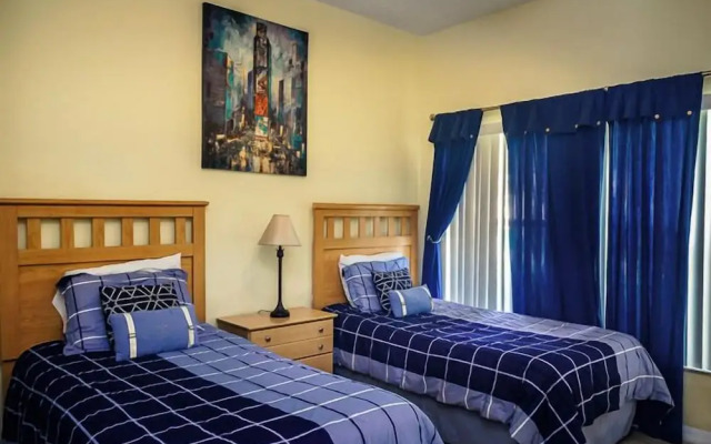 Crescent Lakes Villa